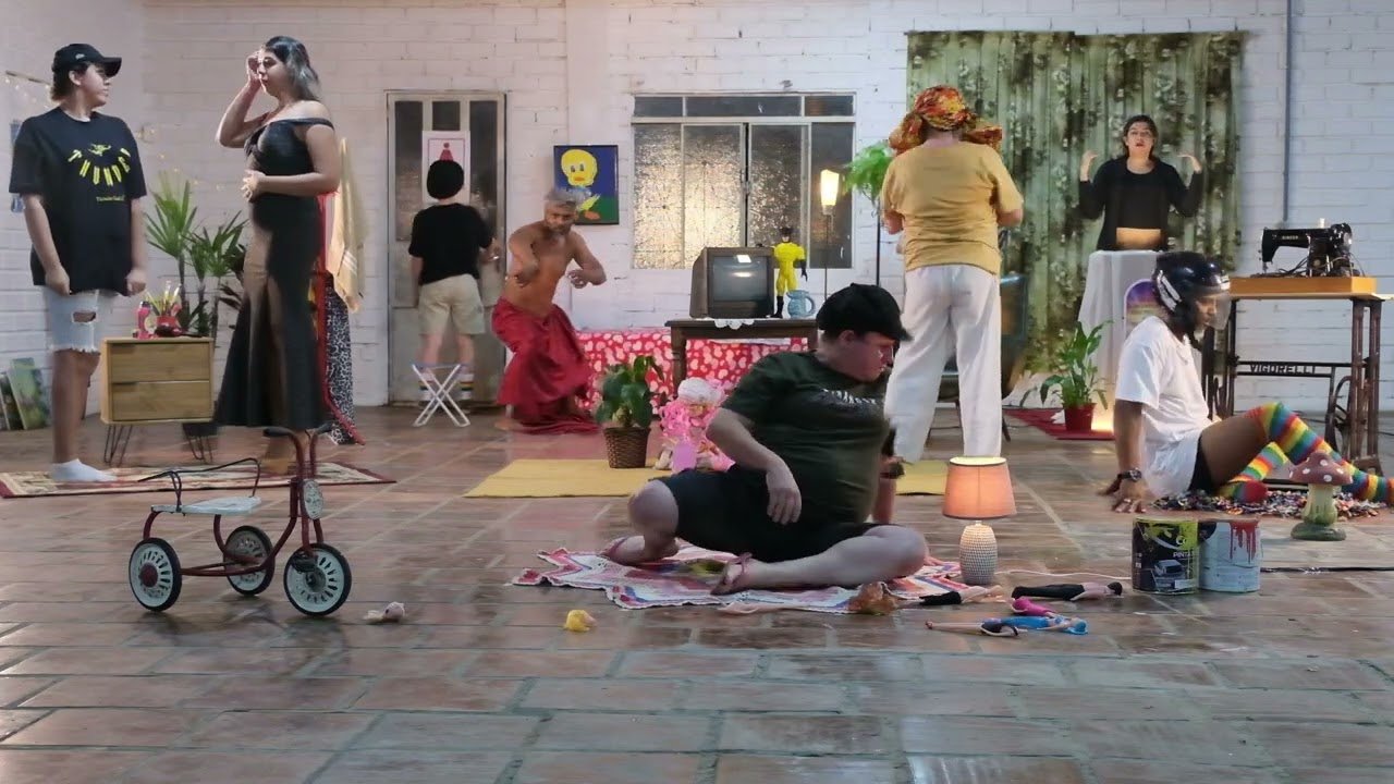 Cena de Vem de Berço, videoinstalação da Rachadura Visual